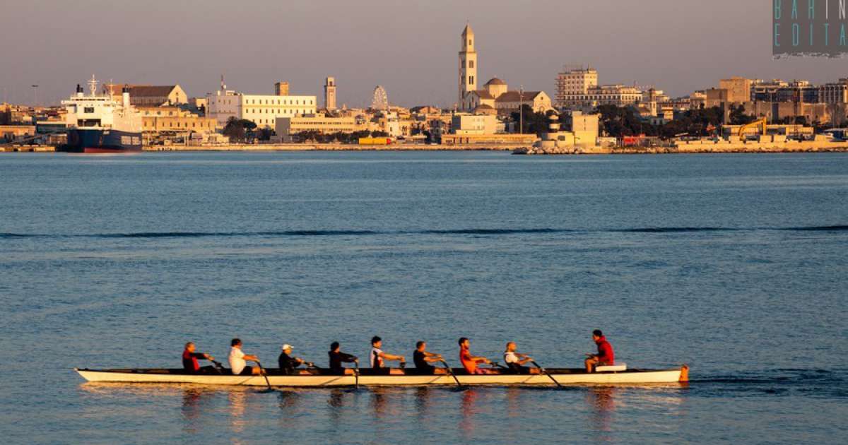 Navi abbandonate, piccoli fari e viste mozzafiato: � la Bari del molo San Cataldo